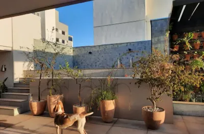 Cobertura a Venda de alto padrão com 5 suítes com Piscina privativa e 3 vagas, Setor Oeste, Goiânia.