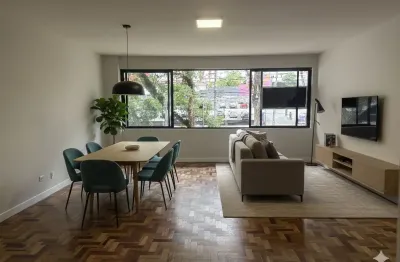 Apartamento à venda reformado e com excelente localização - Água Verde