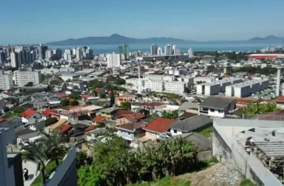 Terreno à venda na Rua João Grumiche, 2231, Roçado, São José