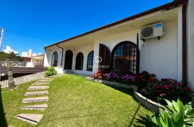 Casa com 4 quartos à venda na Rua Moura, 688, Barreiros, São José