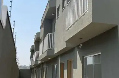 Sobrado i 60m² i 2 dormitórios sendo suítes i sala i 1 vaga de garagem i r$350.000,00 i no bairro parada xv de novembro.