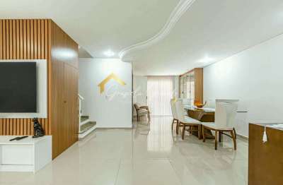 Espetacular Sobrado em condomínio à venda com 3 quartos 1 suíte, 111.60m² em Curitiba, Bairro Alto.