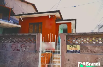 Terreno de 300 m² com 3 moradias - ideal para renda ou construtores na vila califórnia