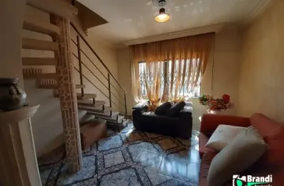 Amplo sobrado à venda na vila prudente - 4 dormitórios, 2 suítes e quintal espaçoso!