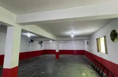Salão com 200m² com 2 banheiros e 4 vagas de garagem -vila alpina