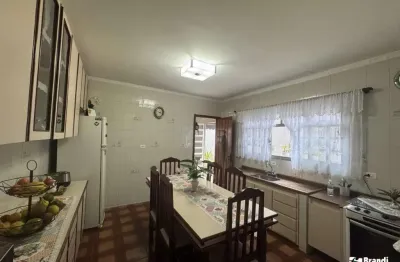 Sobrado com 3 dormitorios e área de lazer no fundo- sítio da figueira