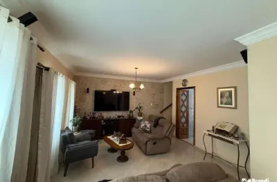 Sobrado com 5 dormitórios sendo 3 suítes com 3 vagas de garagem coberta- vila zelina