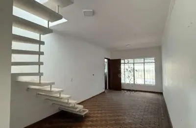 Sobrado com 4 dormitorios sendo 1 suite com 2 vagas de garagem coberta - vila bela