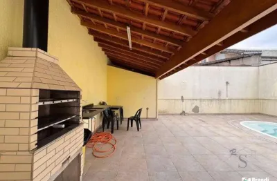 Sobrado em Condomínio com 2 Suítes e 2 Vagas Fixas na Vila Bela