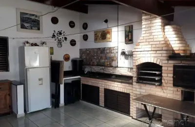 Sobrado com 200 m², 3 dormitórios e espaço gourmet - pronto para morar