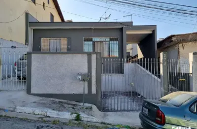Terreno 10 x 30 com 02 casas alugadas, frente com 02 dorms, fundos com 01 dormitório.