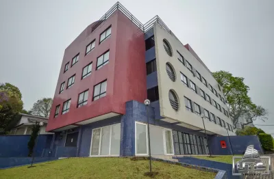 Lojas comerciais no campina do siqueira com área total de 99m2