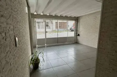 Sobrado à Venda, 3 dormitórios e garagem para 2 carros - Paraventi