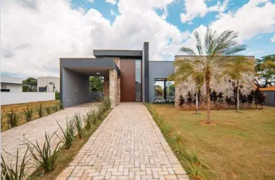 Casa à venda no bairro Alphaville, em Santana de Parnaíba - SP