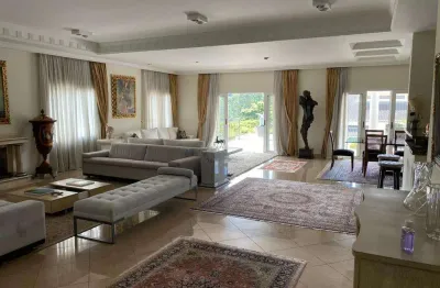 Casa Residencial para Alugar em Alphaville (Santana de Parnaíba) – 6 suítes, piscina