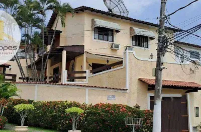 Linda casa (409m²) com 4 quartos em condomínio fechado (ville montagne) na freguesia!