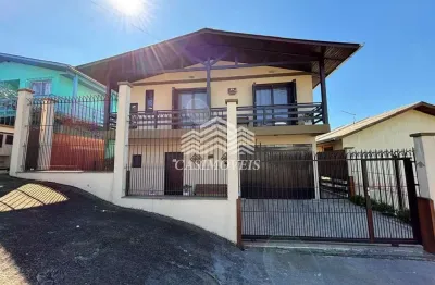 Localizada no bairro Bela Vista, em Caxias do Sul, esta casa é o lugar perfeito para quem busca conforto e sofisticação. Com quatro dormitórios, 3 banheiros e duas vagas de estacionamento, o imóvel co