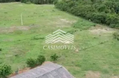 A Fazenda Rosa, localizada em Mato Grosso do Sul, está à venda e oferece uma excelente oportunidade para investidores. Com 2.500 hectares de extensão, sendo 1.356 hectares abertos, o imóvel conta com 