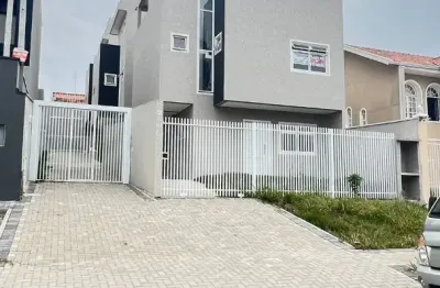 Sobrado com 3 quartos sendo 1 suí­te; sala, copa/cozinha, lavabo, e terraço amplo com lavabo