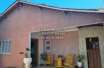 Casa Aconchegante com 4 Quartos, Suíte, Edícula e Quintal Amplo