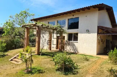 Casa à venda no condomínio Jamacá - Chapada dos Guimarães-MT,  3 quartos, 1 suíte, 2 salas, 2 banheiros, 2 vagas, 250m².