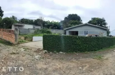 Casa com 2 quartos e um excelente terreno - vila cristina.