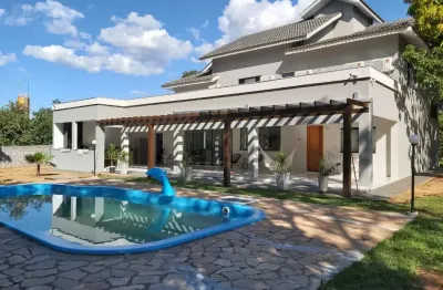 Sobrado condomínio fechado  flor do cerrado com 492m²