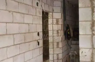 Apartamento n°2 sem condomínio no térreo, com elevador, 1 dormitório, sem vaga de garagem..
