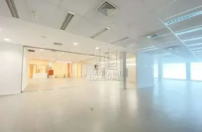 Salão/Galpão Comercial de Esquina 2.648 m² | 50 vagas | Para Alugar no Centro de Santo André