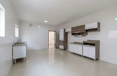 Sobrado amplo com 3 dormitório e 6 vagas, disponível para locação – jardim pilar, santo andré/sp