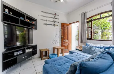 Casa térrea com 4 dormitórios, 1 vaga, quintal amplo – vila camilópolis