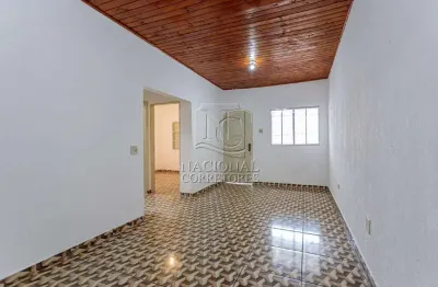 Casa para Aluguel em Santo André (Vila Scarpelli) – 2 Dormitórios, Quintal e 2 Vagas