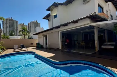 Sobrado com 369 m2 com 5 suites no condomínio Granville em Goiania