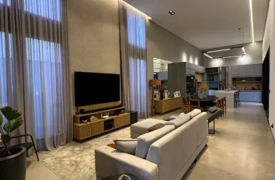 Casa em condomínio fechado com 4 quartos à venda na Avenida Dom Emanuel, Setor Central, Senador Canedo