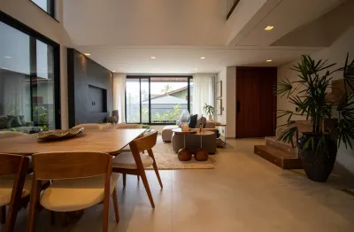 JUQUEHY – 3 CASAS DE ALTO PADRÃO (Uma totalmente mobiliada) - 490m² – ELEVADOR – PISCINA PRIVATIVA