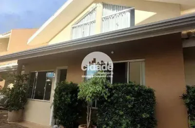 Sobrado em condomínio à venda, com 1 suíte, mais 2 quartos, no bairro Country, em Cascavel/PR.