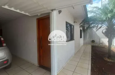 Casa de esquina semimobiliada à venda no bairro Brasília, com 2 quartos, 2 vagas de garagem, em Cascavel/PR.