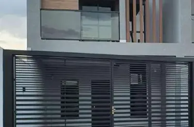 Sobrado à venda, 2 quartos, 1 suíte, 4 vagas, Esmeralda - Cascavel/Pr