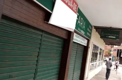 Alugo loja 160m², 3 banheiros, Rua Padre Tiago esquina com Av. Itamar Franco