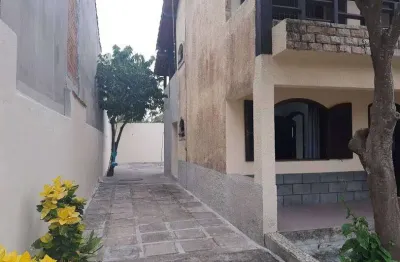 Linda casa espaçosa com 2 pavimentos, jardim excelsior - cabo frio/rj