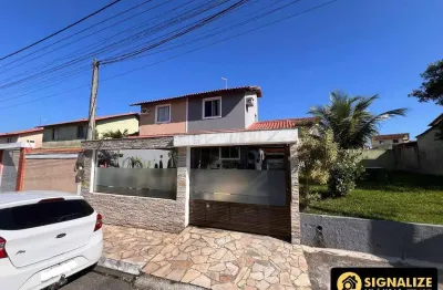 Casa duplex em condomínio fechado com estrutura completa - são pedro/rj
