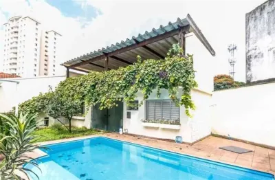 Casa ampla em Santo Amaro com 400m de area construida, quatro vagas de garagem