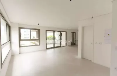 Apartamento em Moema, são 123m de area util, 3 suítes, 2 vagas de garagem !