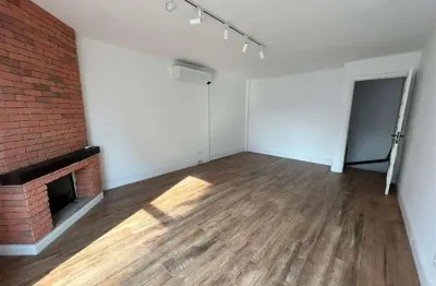 Cobertura, 240 m² no Itaim, são 3 dormitorios e duas vagas de garagem no Itaim