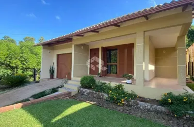 Casa semimobiliada, com suíte, em Vera Cruz - 03 dormitórios