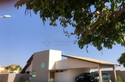 Casa térrea  em condomínio fechado ,03 suites com armários planejados , lazer com  piscina e churrasqueira.