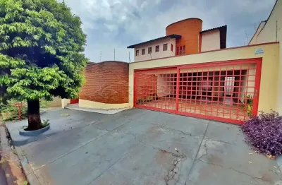 Sobrado, misto  com 03 dormitórios, armários planejados sendo 01 suite no bairro jd. são luiz.