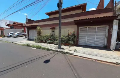 Sobrado com 04 dormitórios ,armários planejados, área mista próximo av. itatiaia.