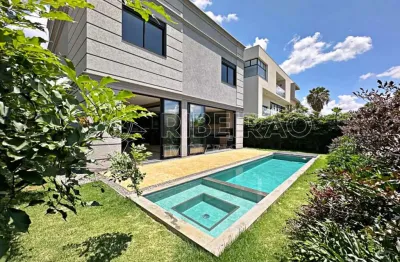 Sobrado com piscina à venda em condomínio 04 suítes 06 vagas alphaville