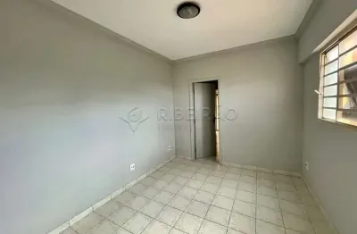 Apartamento no bairro jd. irajá com  01 dormitório , armários planejados ,01 vaga de garagem.